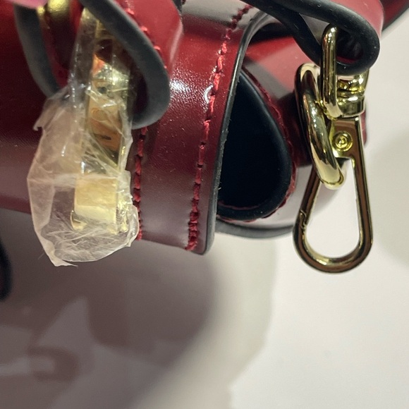 NWOT Unbranded Vegan Leather Crossbody Bag. Deep Red. Gold Hdwr. 7.5”X8”X2.5” - Picture 12 of 12